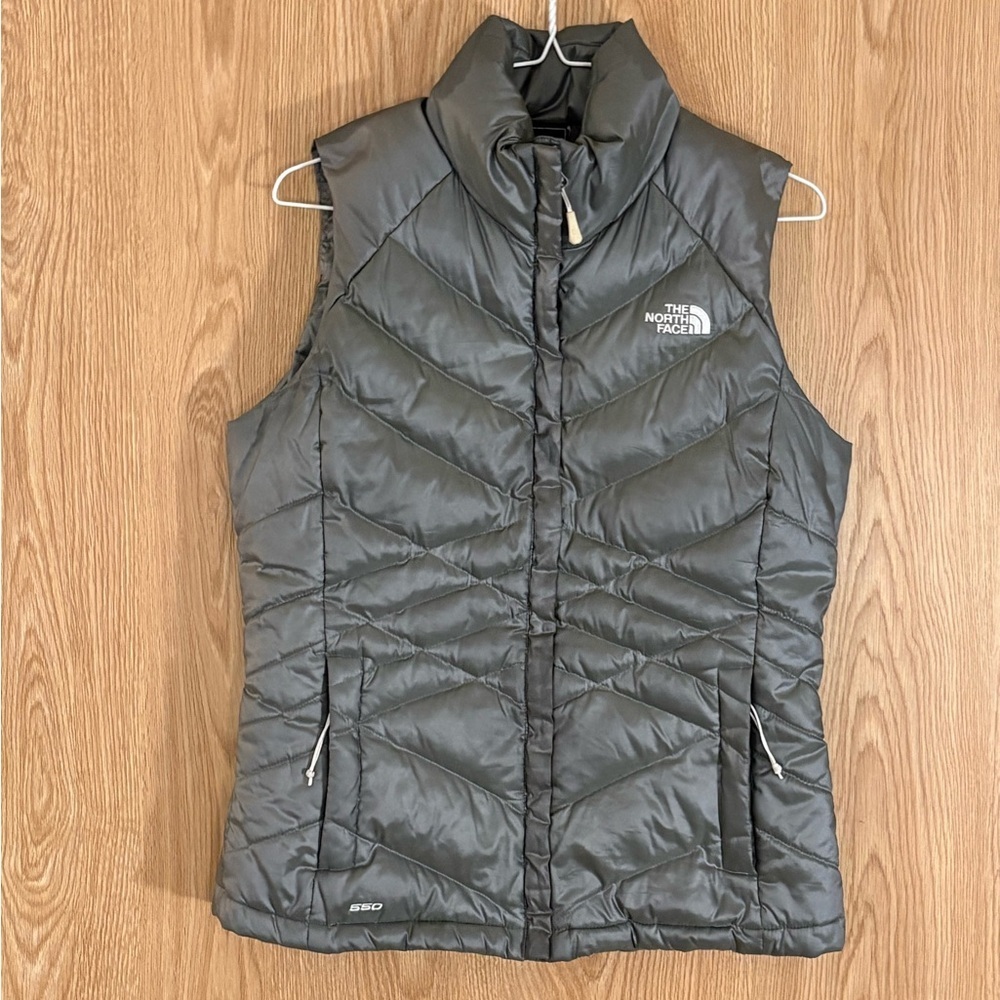 The North Face 550 Aconcagua Platinum Silver Gray Down Insulated Puffer Vest